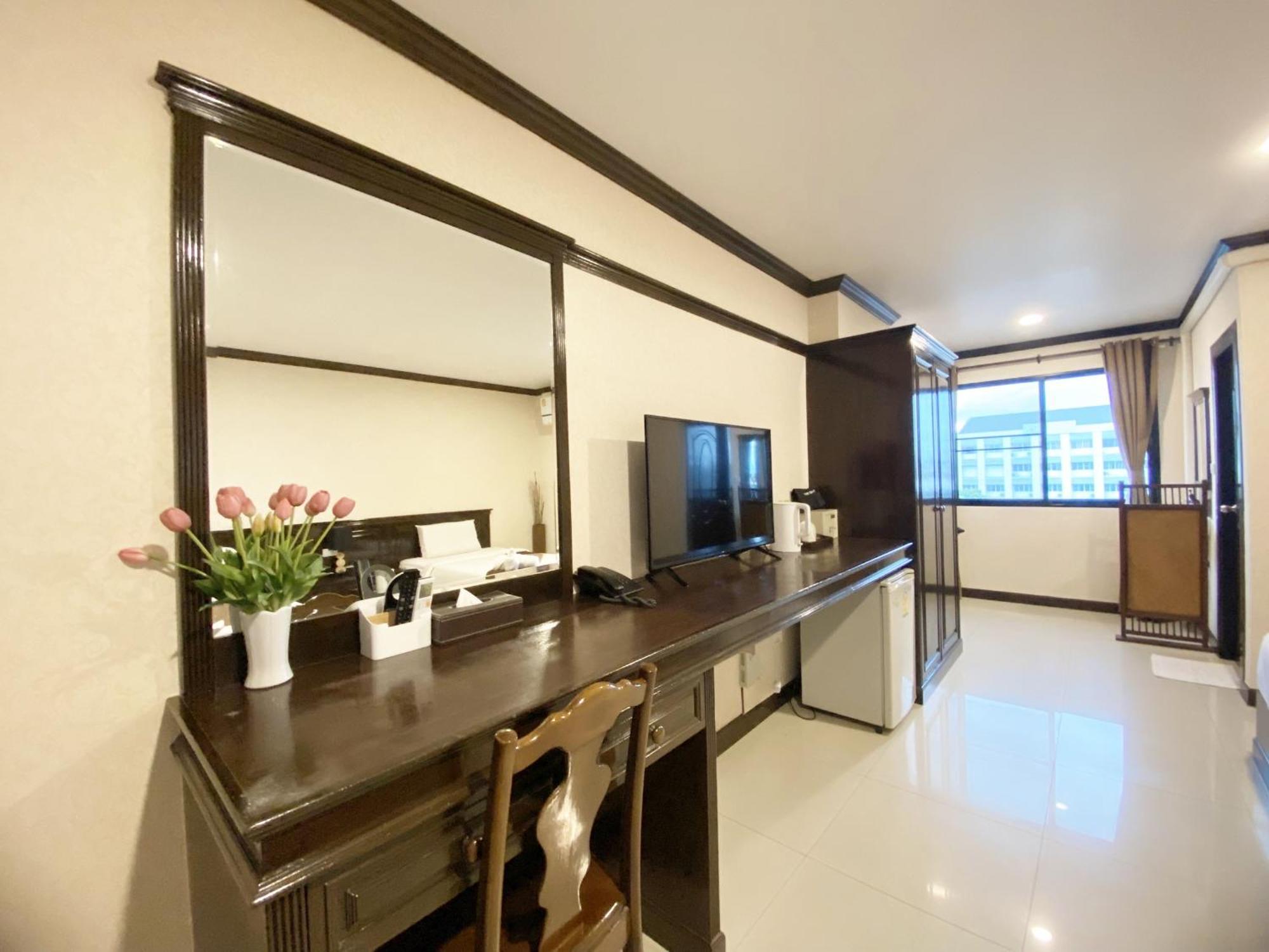 Romena Grand Hotel Chiang Mai Esterno foto