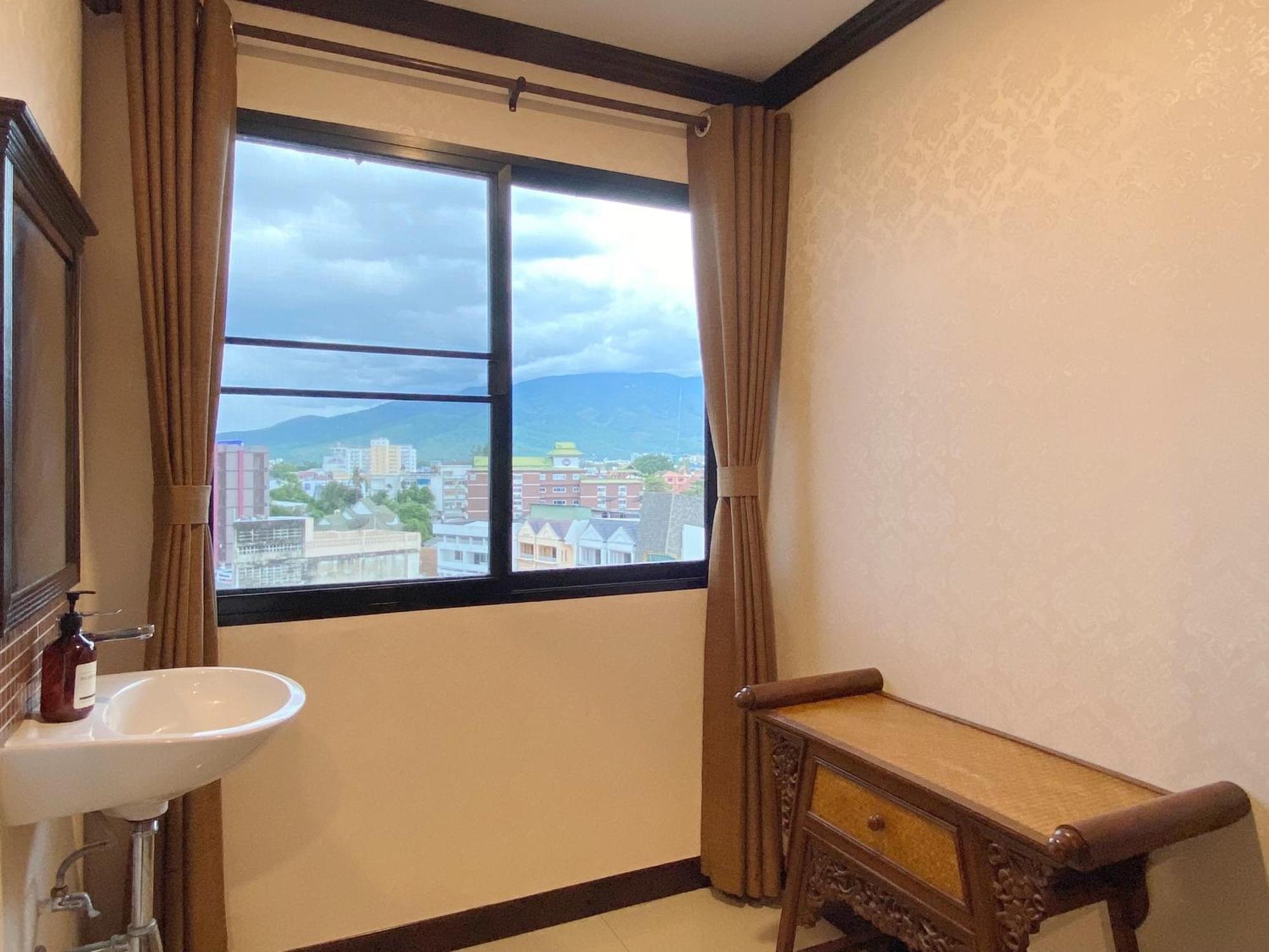 Romena Grand Hotel Chiang Mai Esterno foto