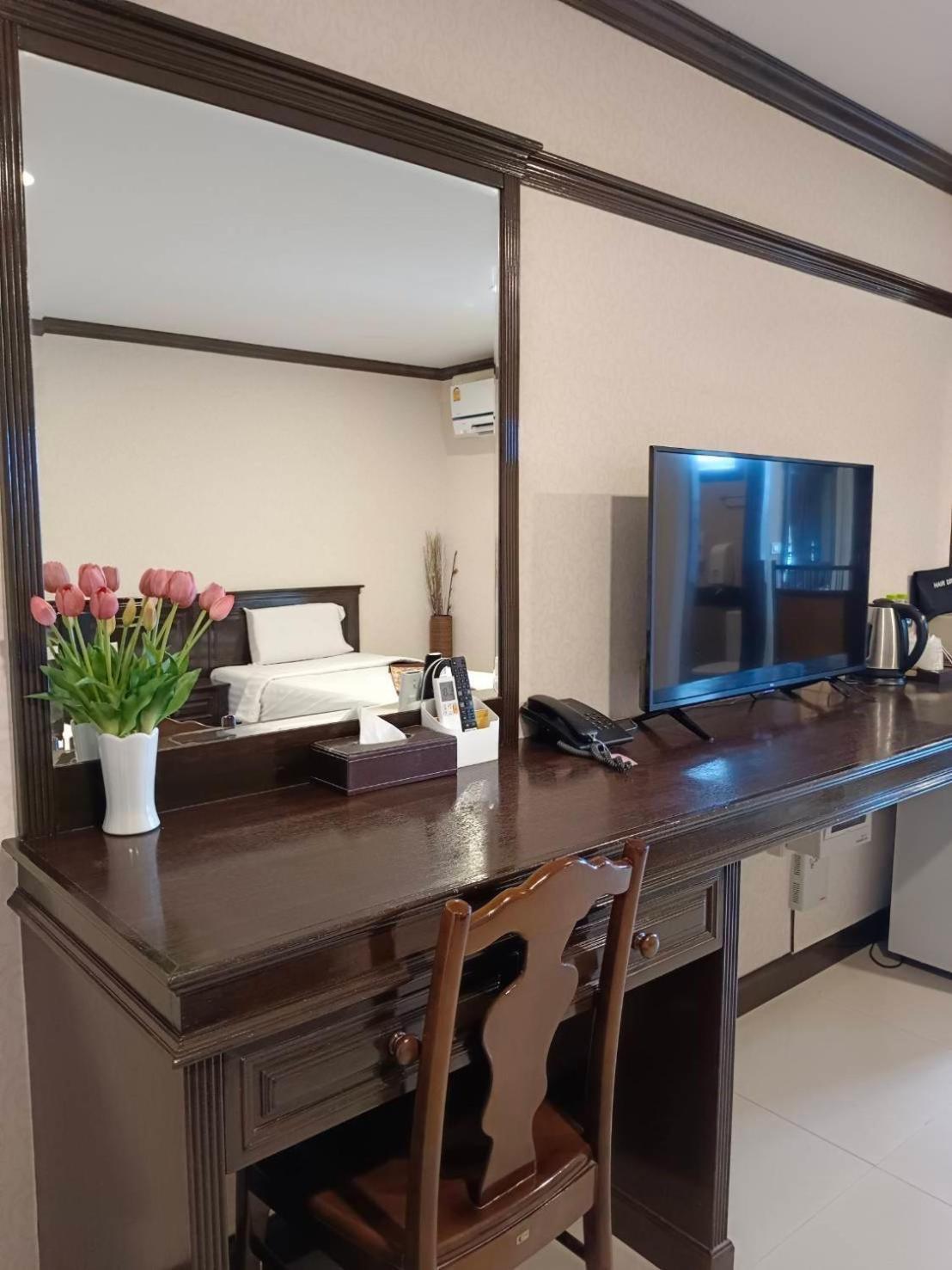 Romena Grand Hotel Chiang Mai Esterno foto